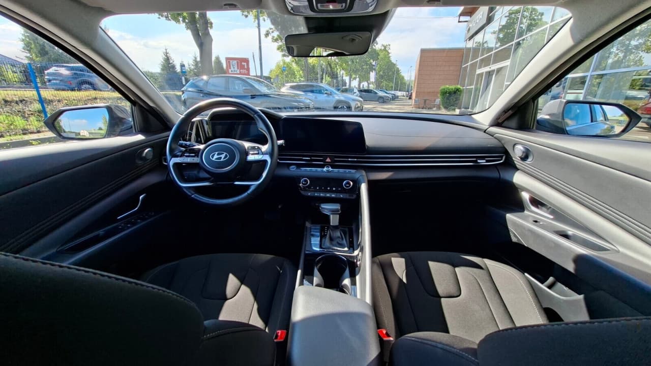 Hyundai Elantra - zdjęcie 12